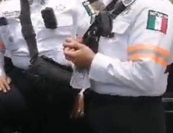 En Valle de Chalco y Chalco, Elemento femenino de policía de tránsito estatal, señalada de prepotente y abusiva.