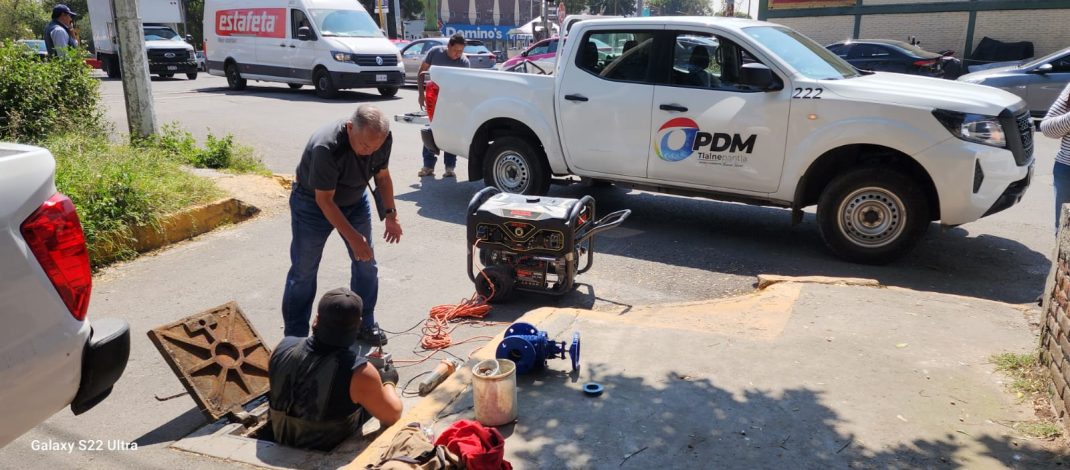 En Tlalnepantla, Edomex; Cuadrillas de OPDM continúan con limpieza de líneas de agua en el pueblo Los Reyes I.